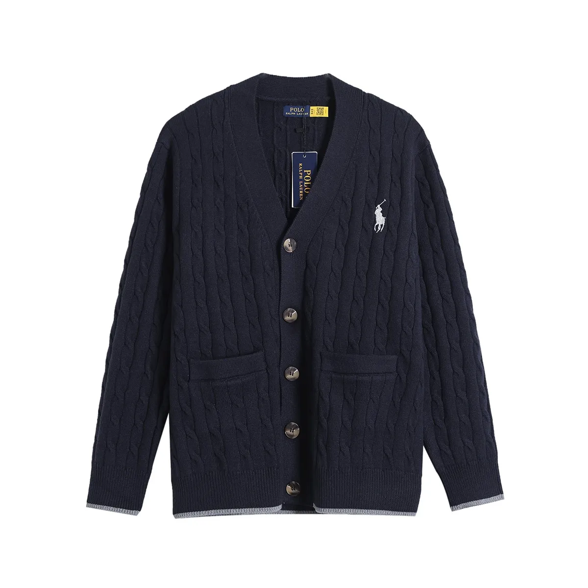 🅿️306 Top quality model number: D216 Ralph Lauren, Ralph Lauren knitted cardigan, it’s so amazing! Solid color twist knitted cardigan with embroidery on the chest! Needless to say, the texture of Ralph Lauren is good. This cardigan is made of high-quality knitted fabric, which is soft and skin-friendly and has a full drape feeling. Wearing it will immediately enhance your temperament and give you a sense of luxury! High quality and high density! The exquisite embroidered logo on the chest is low-key, luxurious and connotative, highlighting the brand identity, and the details show quality! The classic button design is easy to put on and take off. You can adjust the tightness according to your own preferences to create different styles! In spring and autumn, there is a big temperature difference between morning and evening. This cardigan is definitely your best choice. It is warm, fashionable and very practical! Color: Black Gray Navy Size: m-xl M: Clothing length 68 Bust 110 Sleeve length 57 L: Clothing length 70 Bust 116 Sleeve length 58 XL: Clothing length 72 Bust 120 Sleeve length 59